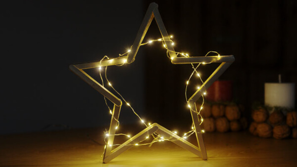 Gotową gwiazdę betlejemską można owinąć światłami LED