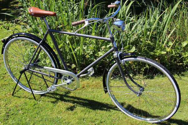 Odrestaurowana i zabezpieczona środkiem antykorozyjnym rama roweru w stylu retro
