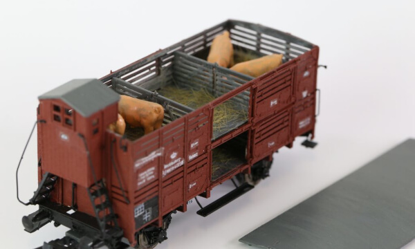 Wagon kolejowy modelarski - transport świn